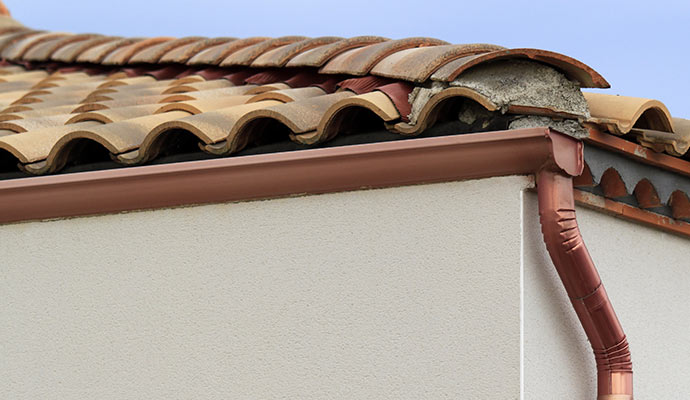 Installed copper gutter