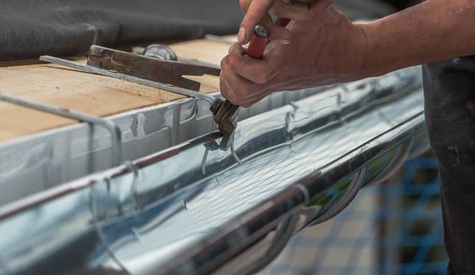 Gutter repairing service